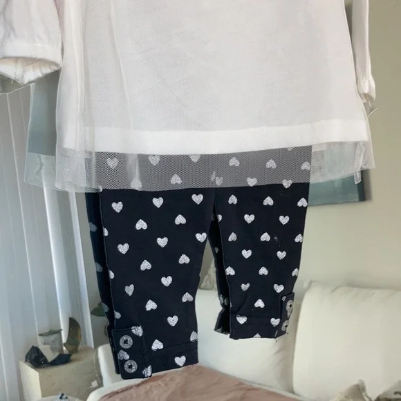 💖3/$25 Carter’s baby outfit - Picture 2 of 10